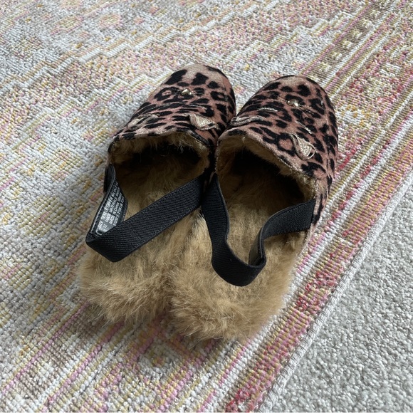 The Children’s Place Cat Velvet Leopard Print
Slingback Faux Fur Loafer. Size 12 - Picture 7 of 15